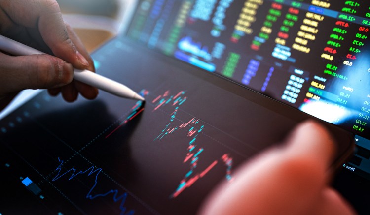 A person looks at a graph to assess the cyber resilience under the ECB's new stress test